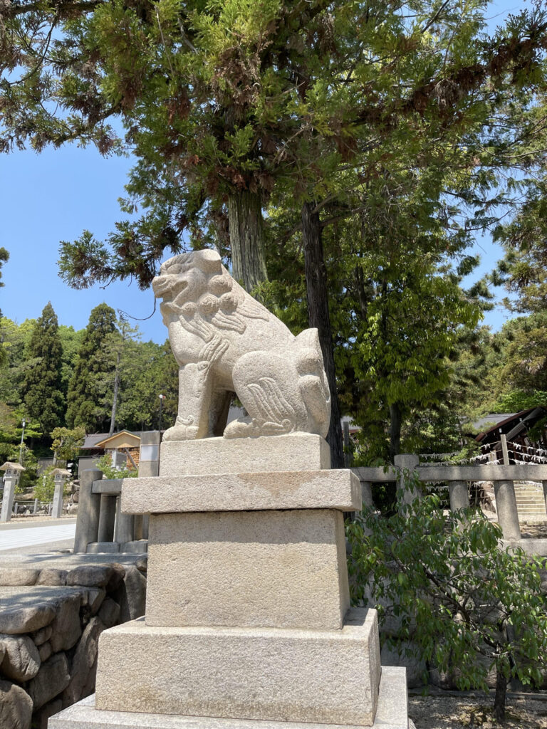 Komainu (guardian lion-dogs)
