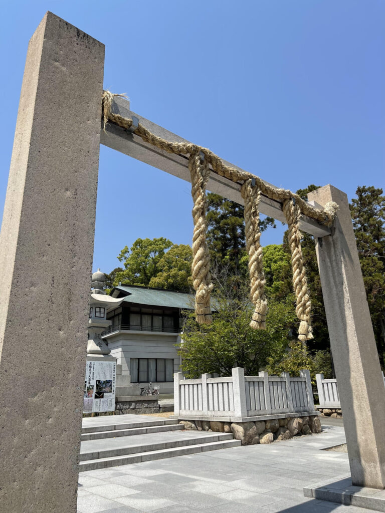 Shimebashira (sacred pillar)